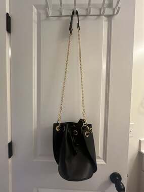 DV Divas Bag Italian Pebble Leather Bag with Gold Chain Strap